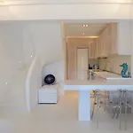 Luxury White Maisonette Калафатис