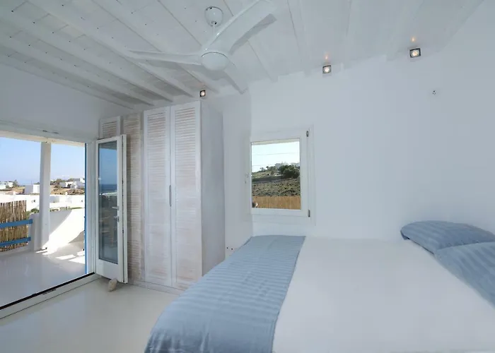 Luxury White Maisonette カラファティス