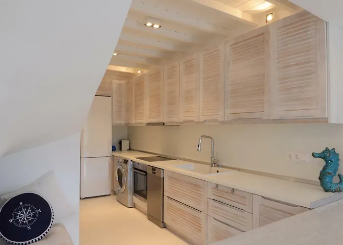 Luxury White Maisonette ヴィラ *