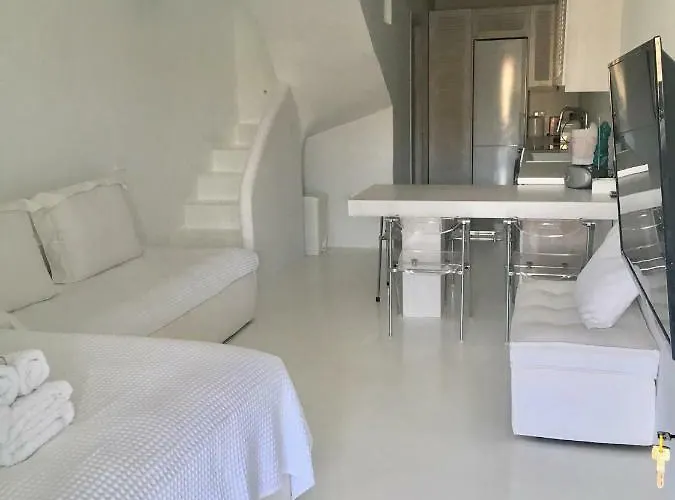 Luxury White Maisonette ヴィラ