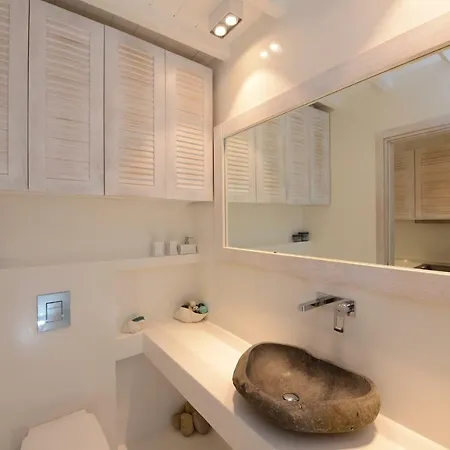 Luxury White Maisonette Villa Kalafáti